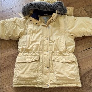 😊L.L. Bean Baxter State Parka Goose Down Filled Like new condition Cream/Yellow